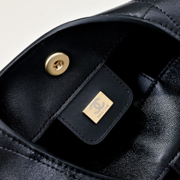 CHANEL Small hobo bag Shiny lambskin & gold-tone metal