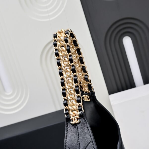 CHANEL Small hobo bag Shiny lambskin & gold-tone metal