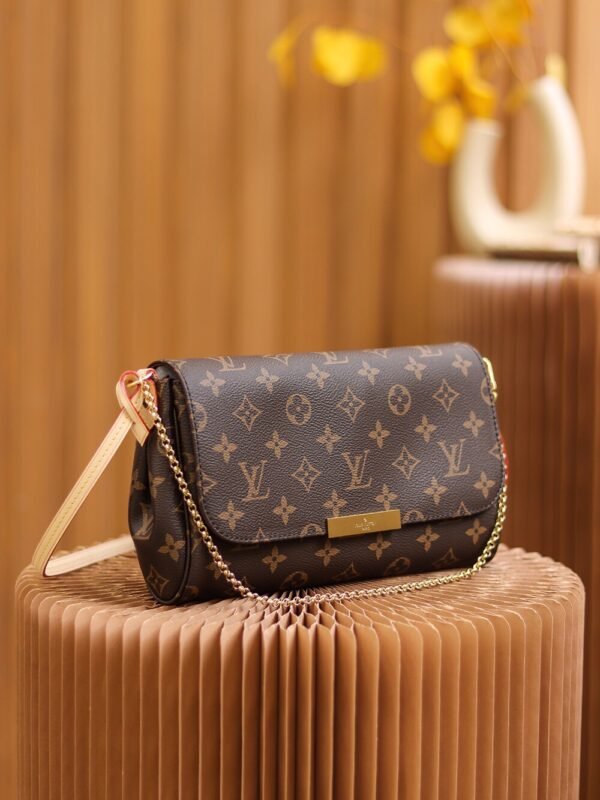 m40718 (4) LOUIS VUITTON Favorite MM M40718