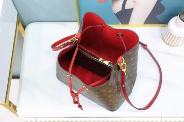 LOUIS VUITTON NéoNoé MM M44021