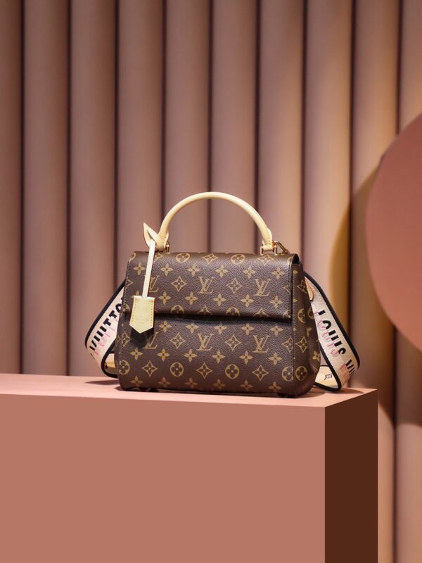 m46372 (3) LOUIS VUITTON Cluny BB m46372