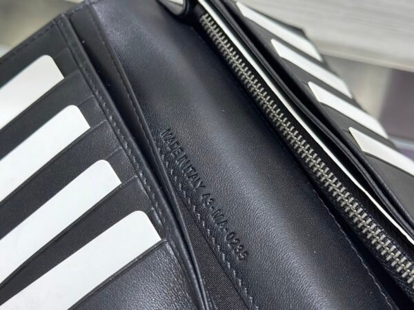 2ESBC002CDI_HOON (7) Dior Vertical Bifold Wallet