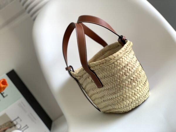 327.02 (2) Small Basket bag in palm leaf and calfskin