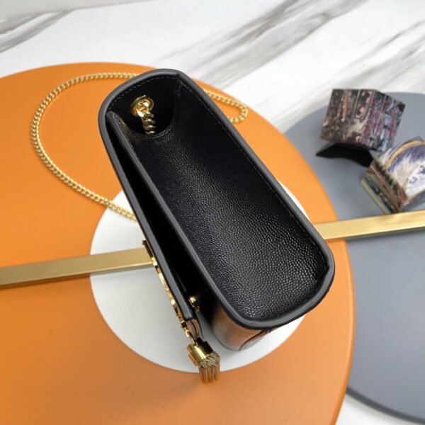 354119BOW0J1000 (4) KATE MEDIUM TASSEL IN GRAIN DE POUDRE EMBOSSED LEATHER