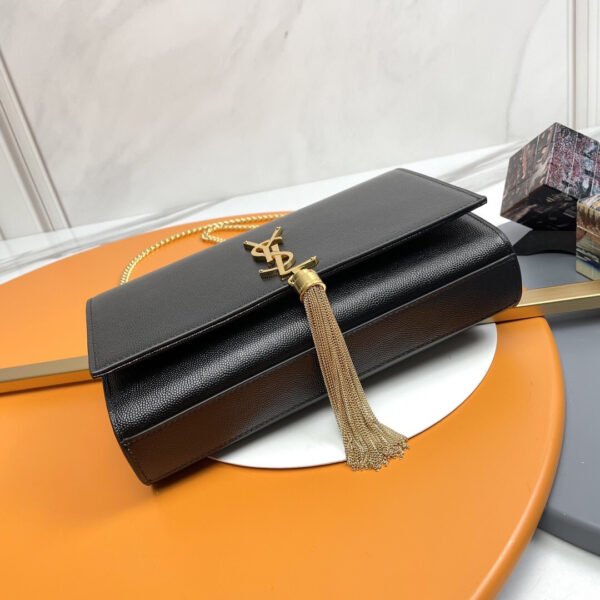 354119BOW0J1000 (5) KATE MEDIUM TASSEL IN GRAIN DE POUDRE EMBOSSED LEATHER