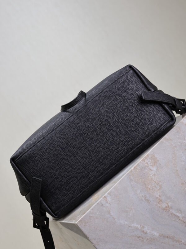 480585DTI0Z1000 (4) SAC DE JOUR BACKPACK IN GRAINED LEATHER