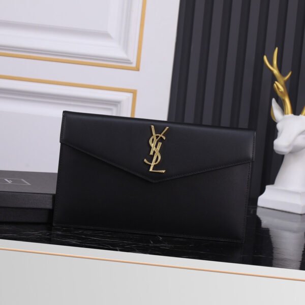 UPTOWN POUCH IN GRAIN DE POUDRE LEATHER