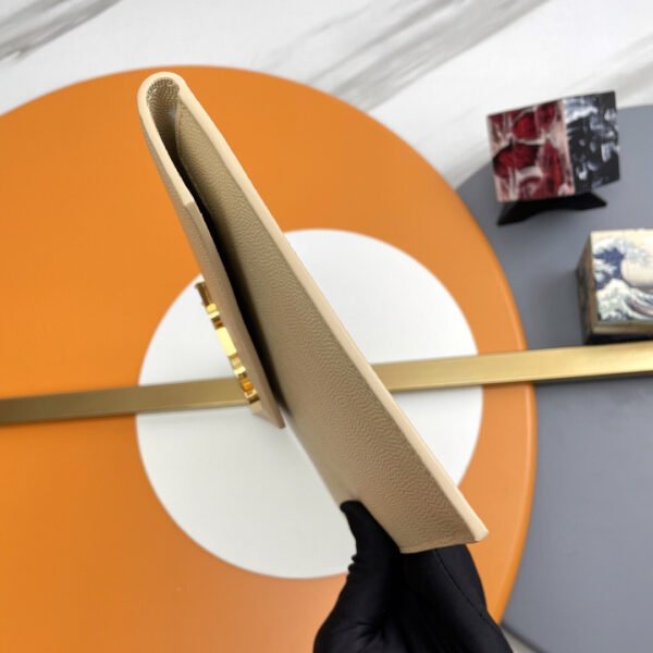 5657391GF0J2721 (5) UPTOWN POUCH IN GRAIN DE POUDRE LEATHER