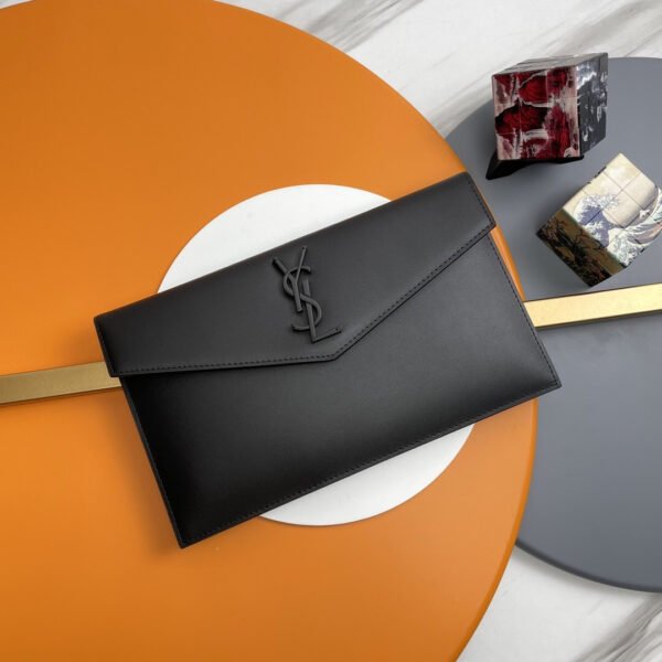 5657391GF0U1000 (6) UPTOWN POUCH IN GRAIN DE POUDRE LEATHER