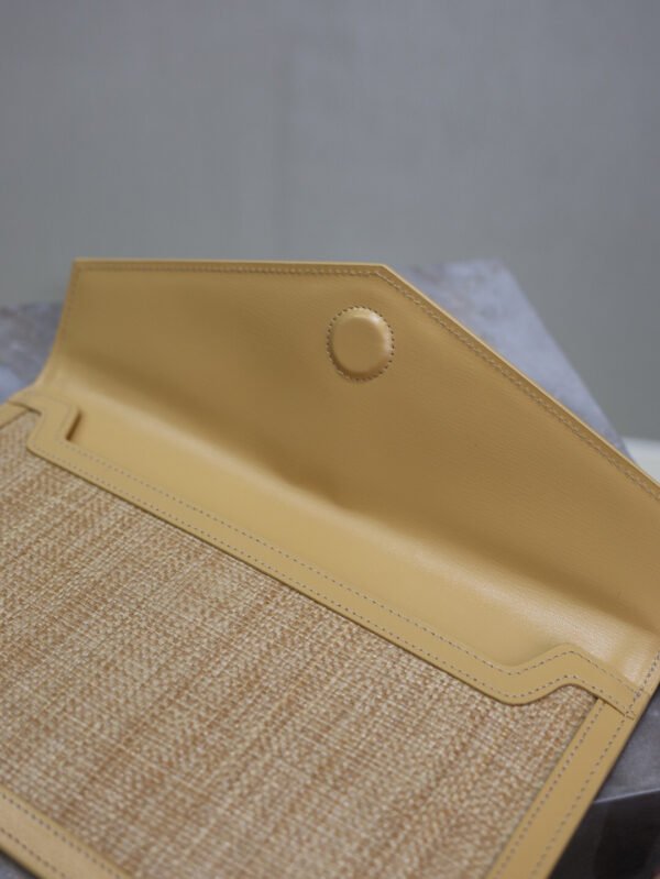 5657392UF2W9985 (4) UPTOWN POUCH IN MICRO RAFFIA