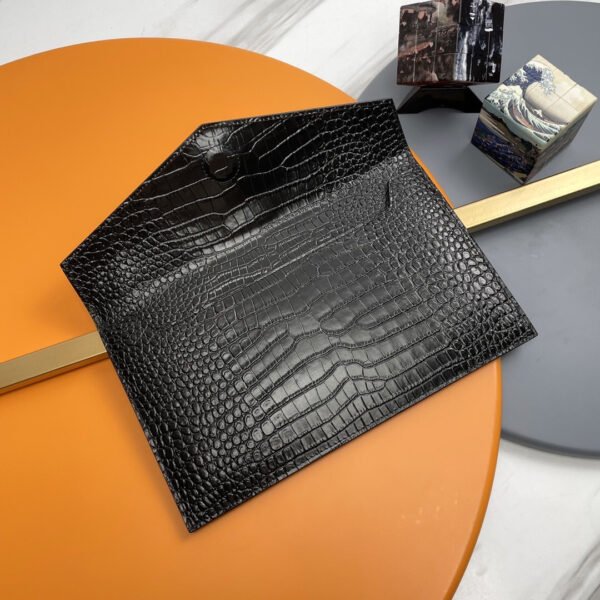 565739DND0J1000 (6) UPTOWN POUCH IN CROCODILE-EMBOSSED SHINY LEATHER