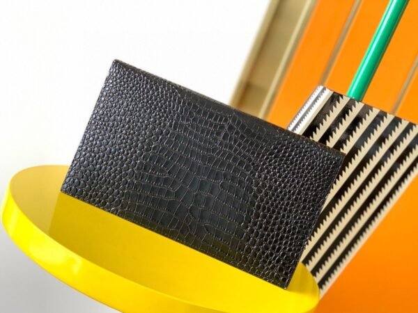 565739DND0N1000 (2) UPTOWN POUCH IN CROCODILE-EMBOSSED SHINY LEATHER