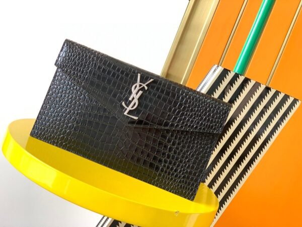 565739DND0N1000 (3) UPTOWN POUCH IN CROCODILE-EMBOSSED SHINY LEATHER