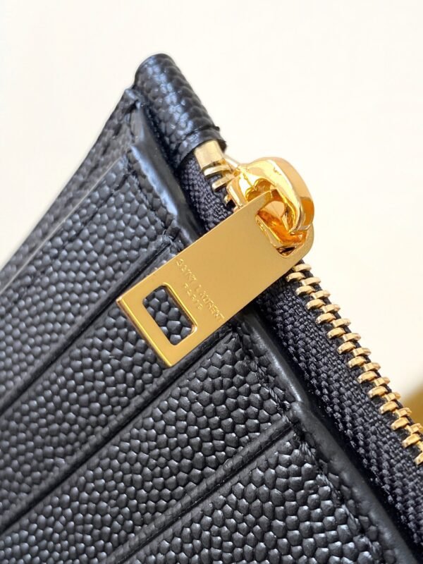 UPTOWN COMPACT WALLET IN GRAIN DE POUDRE LEATHER