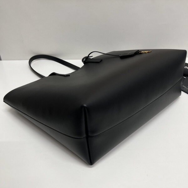 SHOPPING SAINT LAURENT IN LEATHER