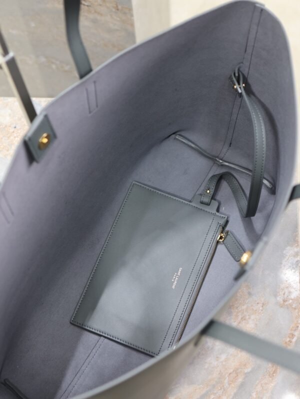 SHOPPING SAINT LAURENT IN LEATHER