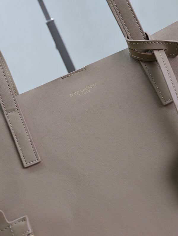 600281CSV0J2721 (2) SHOPPING SAINT LAURENT IN LEATHER