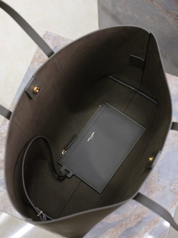 SHOPPING SAINT LAURENT IN LEATHER