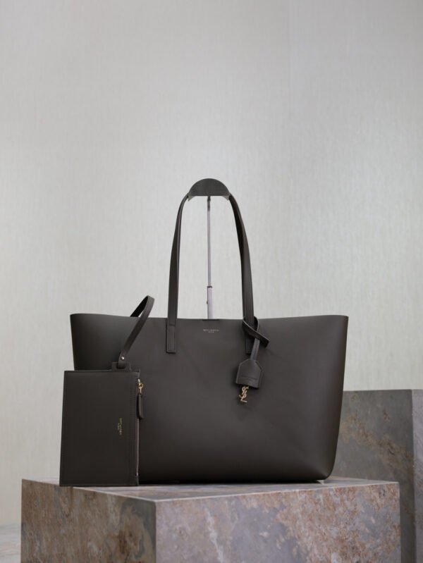 SHOPPING SAINT LAURENT IN LEATHER