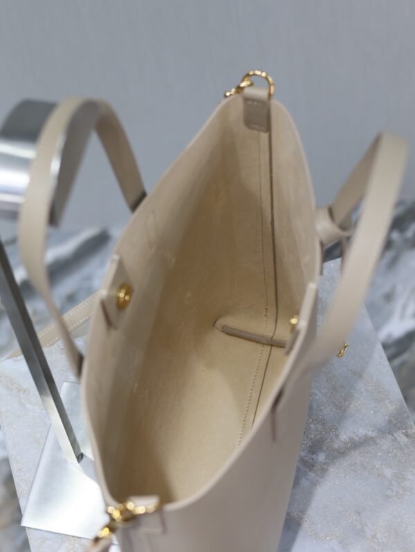 600307CSV0J2721 (4) SHOPPING SAINT LAURENT TOY IN LEATHER