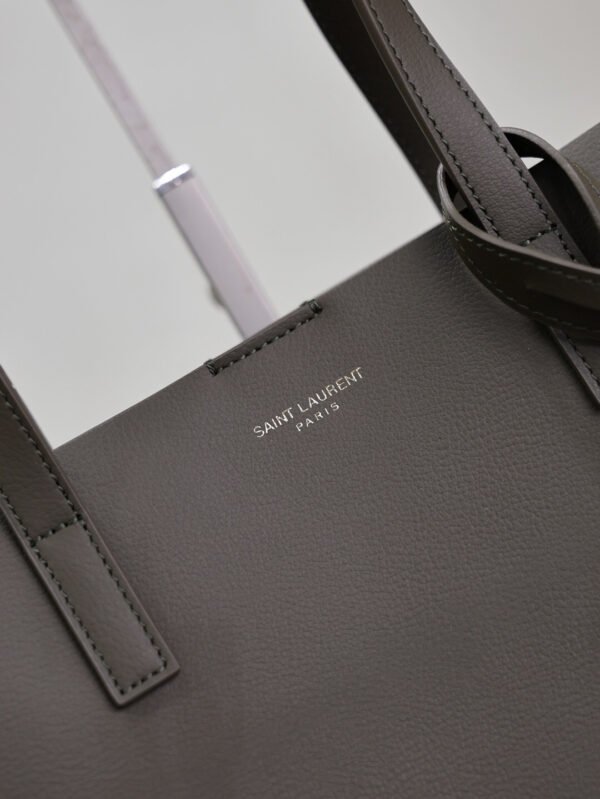 SHOPPING SAINT LAURENT TOY IN LEATHER