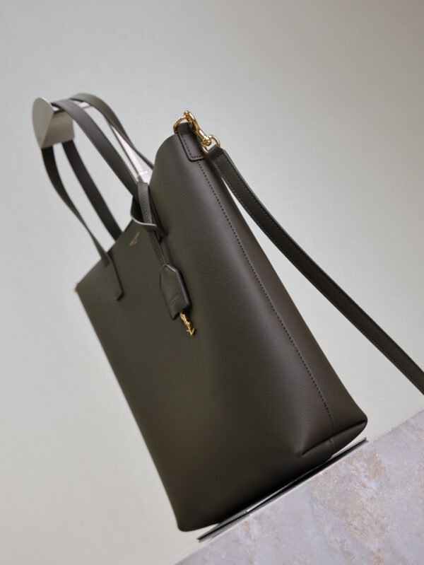 SHOPPING SAINT LAURENT TOY IN LEATHER