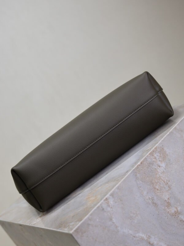 SHOPPING SAINT LAURENT TOY IN LEATHER