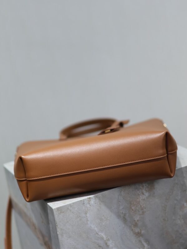 600307CSV0J6309 (1) SHOPPING SAINT LAURENT TOY IN LEATHER