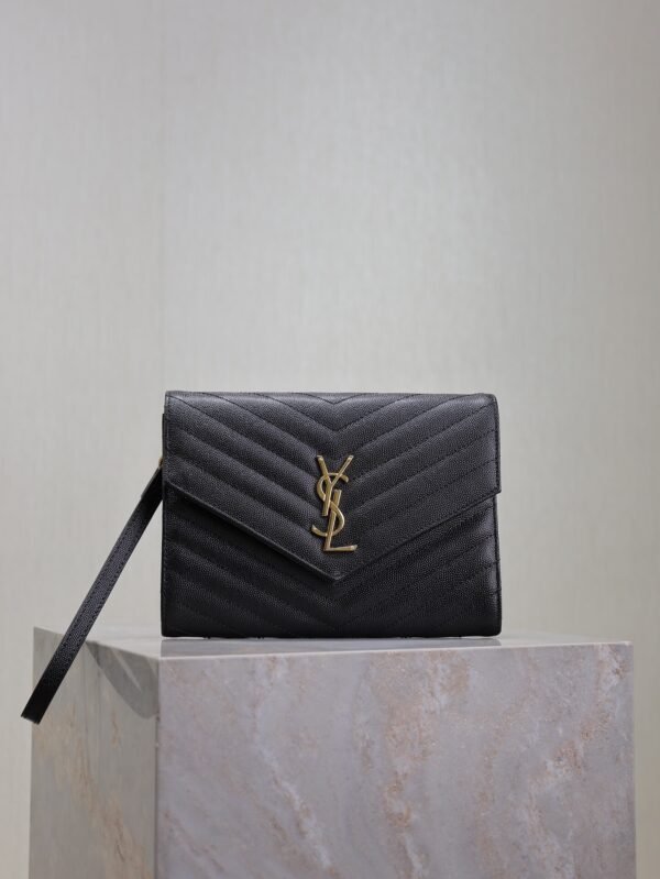 CASSANDRE MATELASSÉ FLAP POUCH IN GRAIN DE POUDRE LEATHER