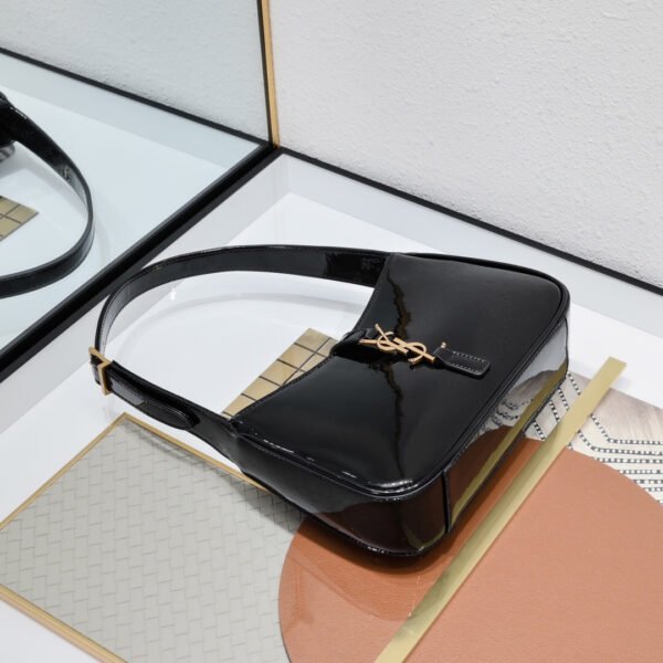 657228B870W1000 (3) LE 5 À 7 IN PATENT LEATHER