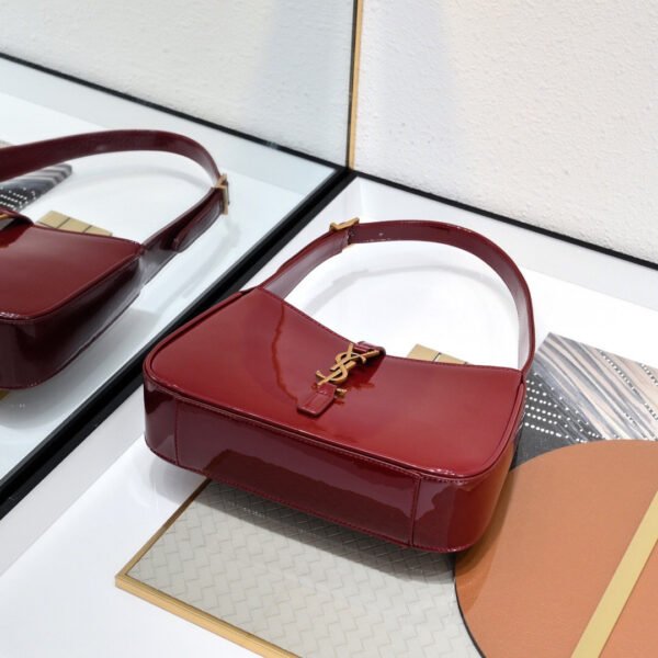 657228B870W6413 (3) LE 5 À 7 IN PATENT LEATHER