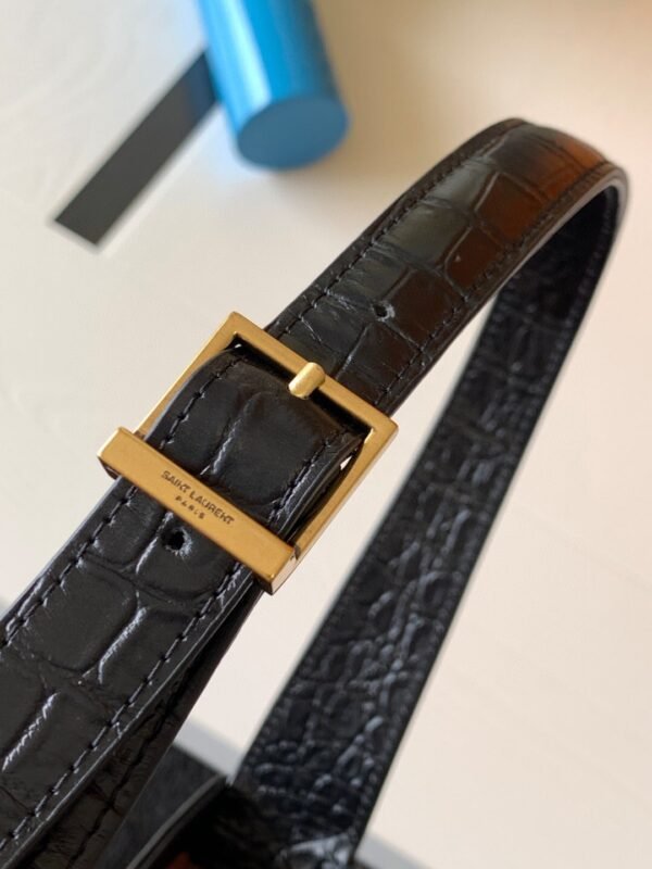 657228DZESW1062 (1) LE 5 À 7 IN CROCODILE-EMBOSSED SHINY LEATHER