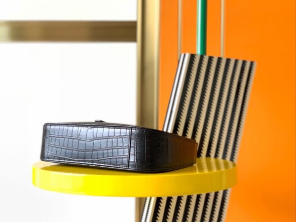 657228DZESW1062 (4) LE 5 À 7 IN CROCODILE-EMBOSSED SHINY LEATHER