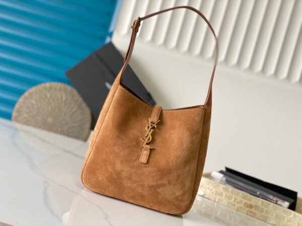 LE 5 À 7 SUPPLE SMALL IN SUEDE