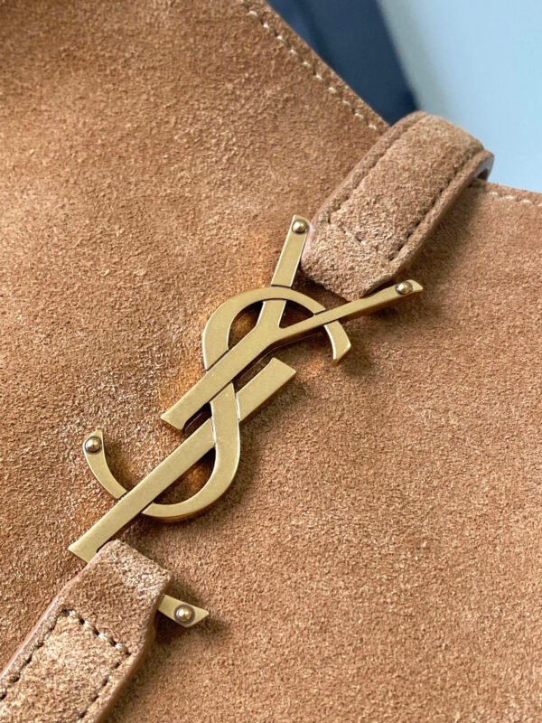 LE 5 À 7 SUPPLE SMALL IN SUEDE