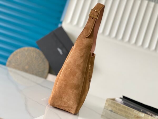 LE 5 À 7 SUPPLE SMALL IN SUEDE