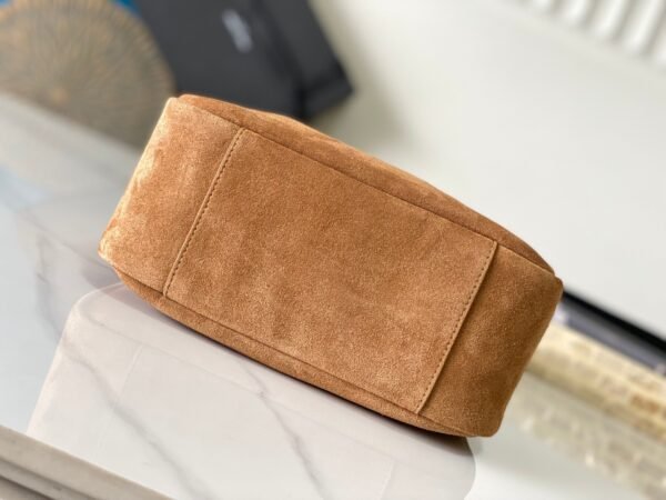 LE 5 À 7 SUPPLE SMALL IN SUEDE