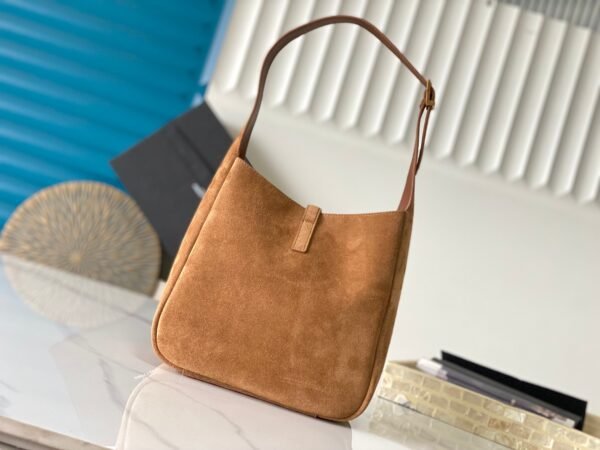 LE 5 À 7 SUPPLE SMALL IN SUEDE