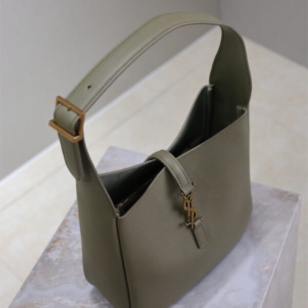 713938AAAUQ3798 (4) LE 5 À 7 SUPPLE SMALL IN GRAINED LEATHER