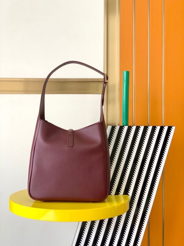 LE 5 À 7 SUPPLE SMALL IN GRAINED LEATHER