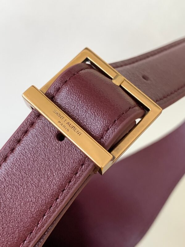 LE 5 À 7 SUPPLE SMALL IN GRAINED LEATHER