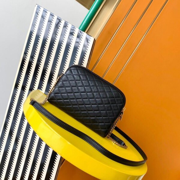 GABY ZIPPERED POUCH IN LAMBSKIN