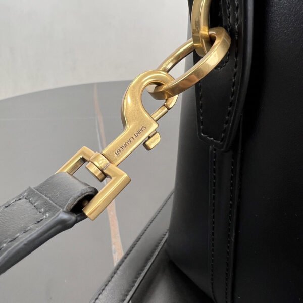 7490362R20W1000 (3) LE 37 SMALL IN SHINY LEATHER