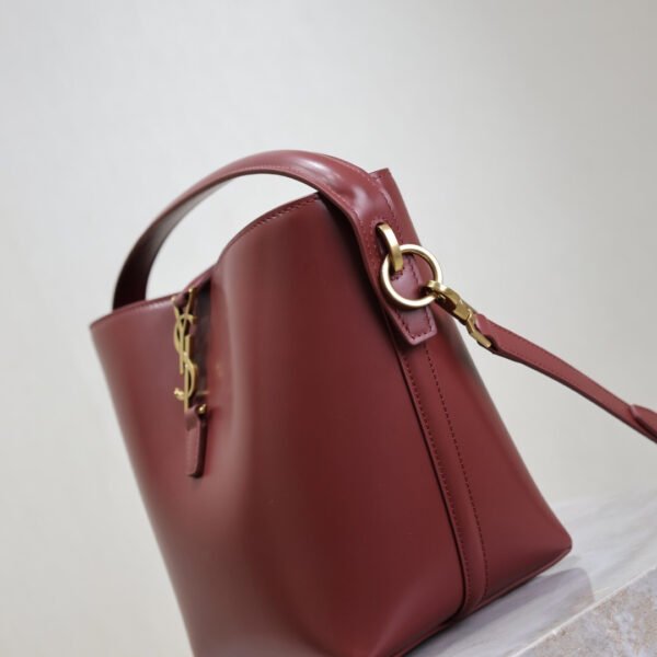 LE 37 SMALL IN SHINY LEATHER