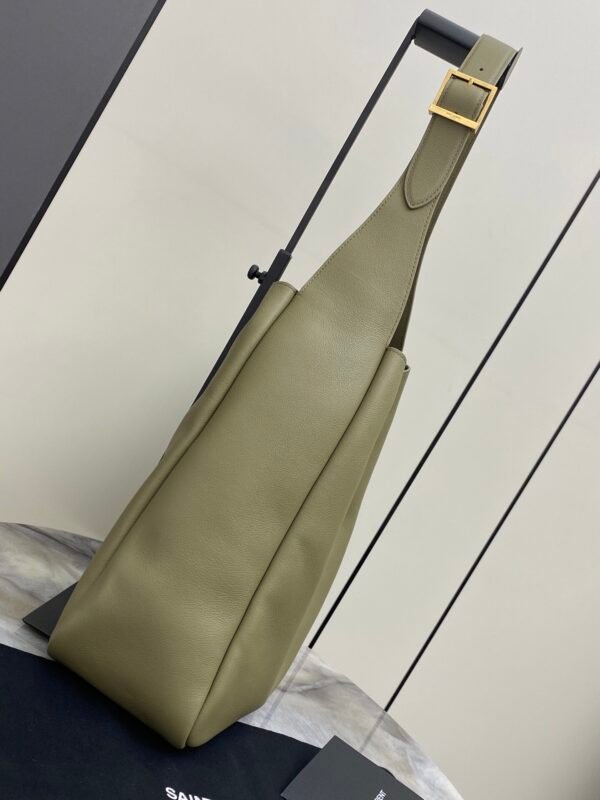 753837AAAUQ3798 (5) LE 5 À 7 SUPPLE LARGE IN GRAINED LEATHER