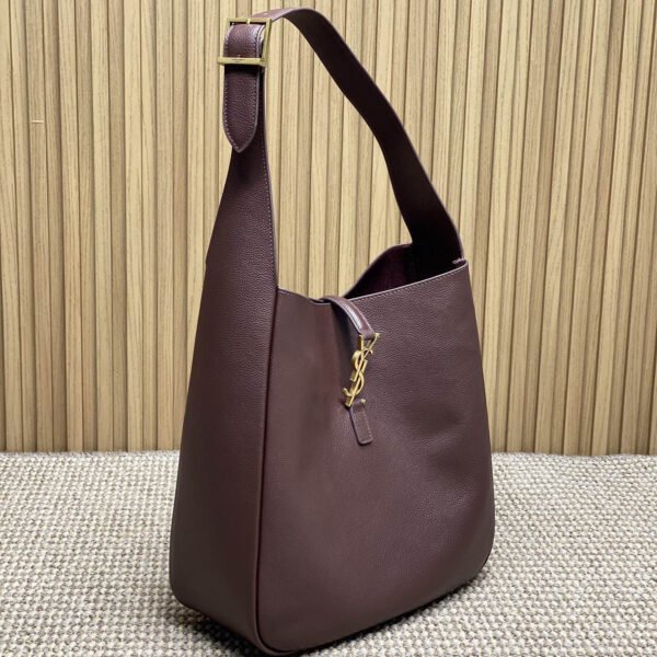 LE 5 À 7 SUPPLE LARGE IN GRAINED LEATHER