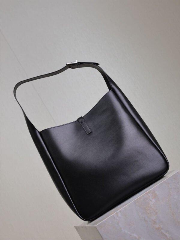 753837AACQG1000 (3) LE 5 À 7 SUPPLE LARGE IN GRAINED LEATHER