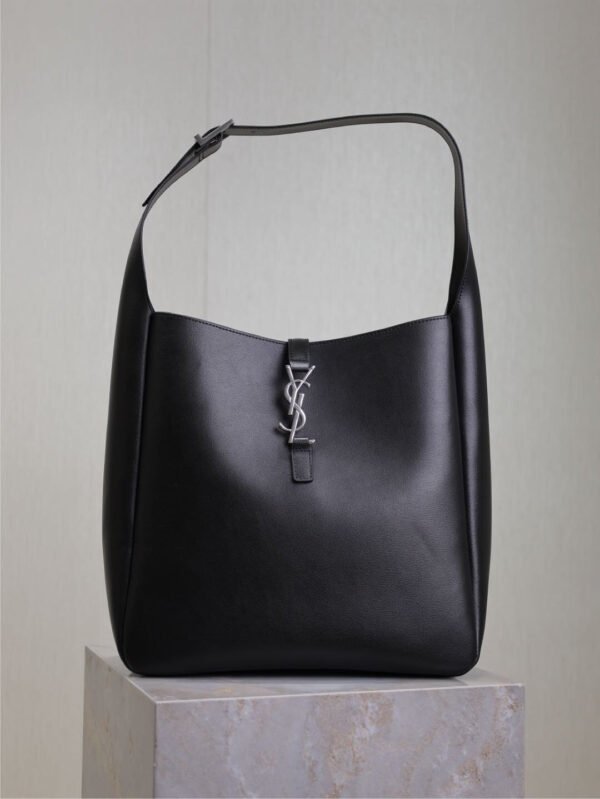 753837AACQG1000 (4) LE 5 À 7 SUPPLE LARGE IN GRAINED LEATHER