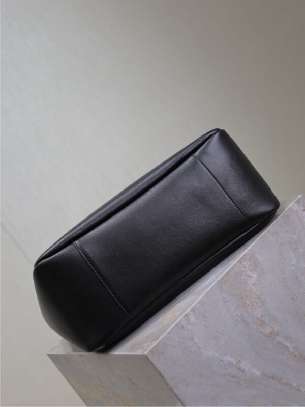 753837AACQG1000 (5) LE 5 À 7 SUPPLE LARGE IN GRAINED LEATHER