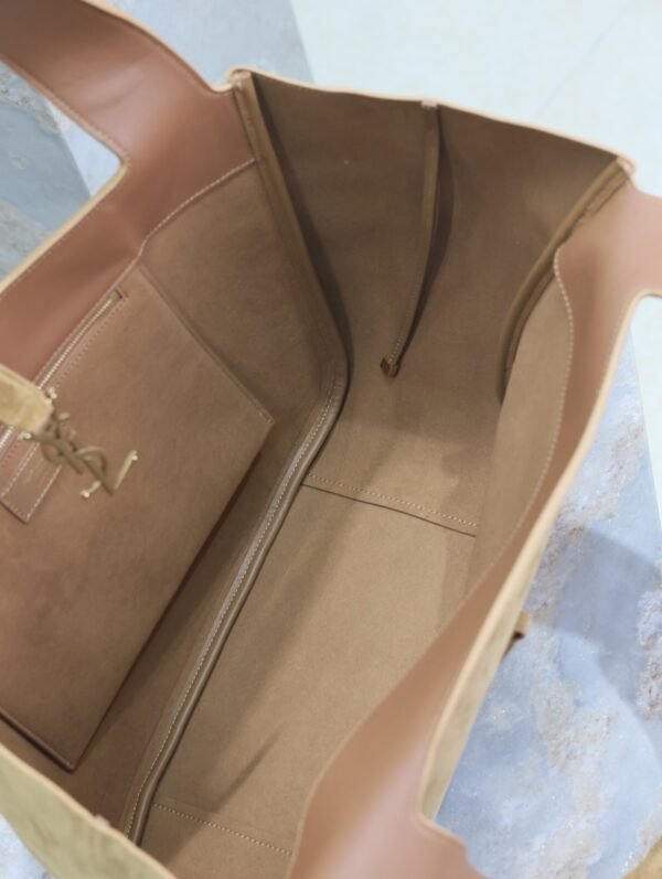 763435008IW3194 (2) LE 5 À 7 BEA IN SUEDE